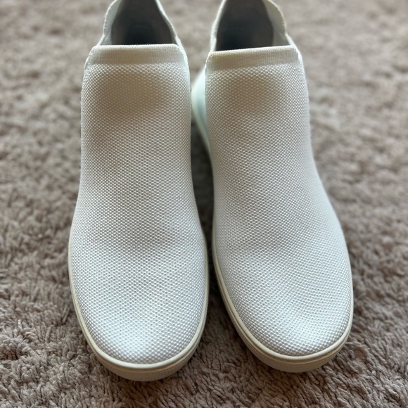 Rothy’s The Chelsea Sneaker in Bright White - Picture 6 of 13